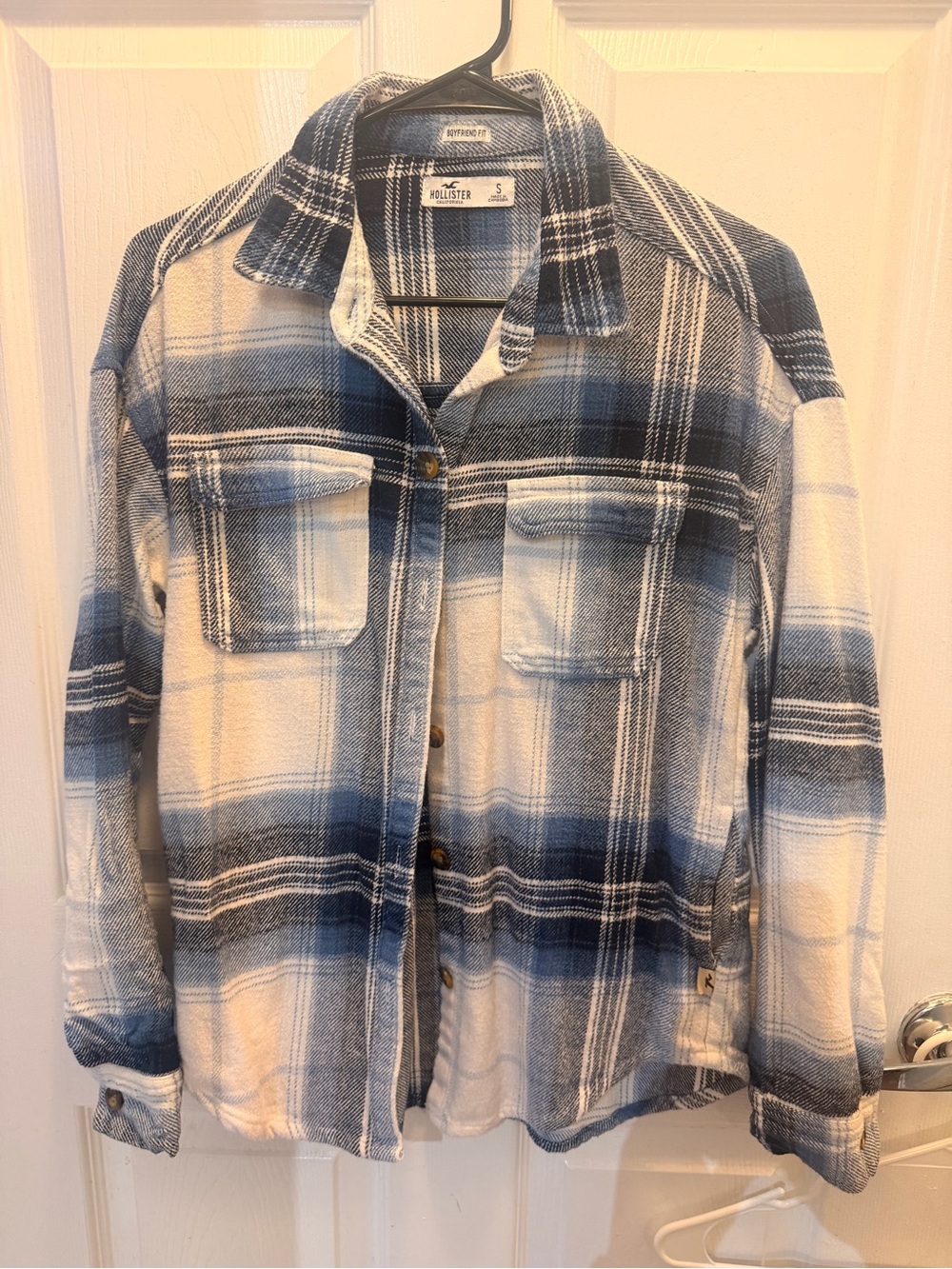 Hollister Women's Blue and White Plaid Button-Up Shacket